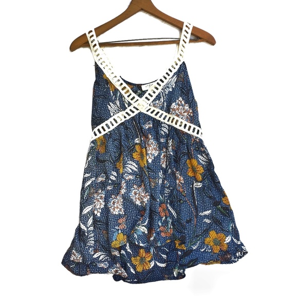 Umgee Tops - {Umgee} Sleeveless Poppy Print Blouse Size Small